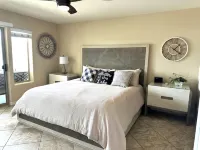 Beach Front Luxury Condo near Lake Havasu's London Bridge