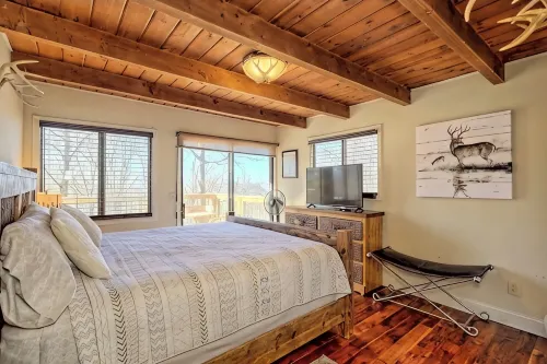 Last Min Discount! Mountain View Home • Hot Tub, Game Room, Fire Pit, Pizza Oven
