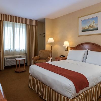 Queen Room - Non-Smoking Five Towns Inn - JFK Airport Promo Code