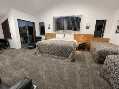 Luxury Home Next to Ocean & Walkway,  Restaurants, Cafes, Aquatic Centre & CBD のホテル