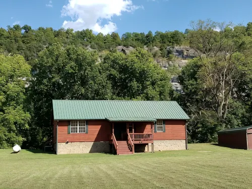 Beautiful cabin style home backing up on the White River!