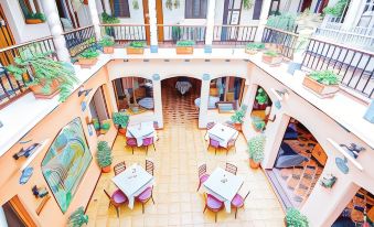 Hotel Pensión Bonifaz - Housity
