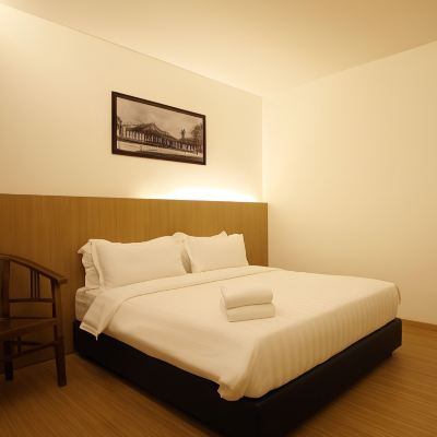 Bilik Standard(katil queen) Kupon Place2Stay Business Hotel - Waterfront