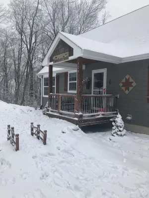 Free EV Charging, Loft, Views, Hot Tub, Pets, Private, 2 Beds, Firepit & Golfing