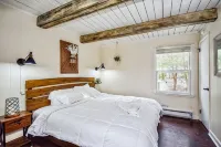 Blue Ridge Mountains Cabin • Mountain Bike Storage • Firepit • Outdoor Theater
