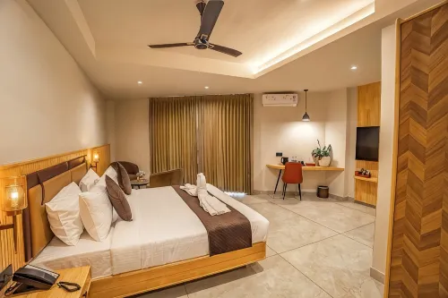 Aura Inn & Suites