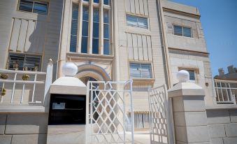 Dali House - Housity
