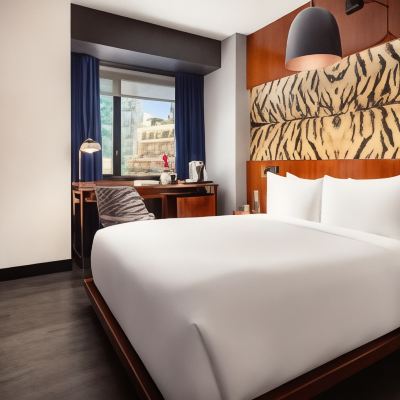 Deluxe Queen Room Hotel Hendricks Promo Code