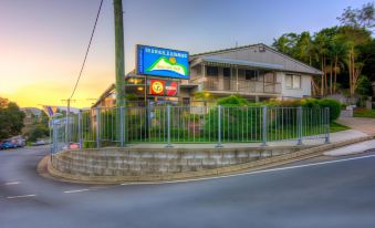 a building with a large sign on the side , possibly advertising a hotel or motel at Murwillumbah Motor Inn