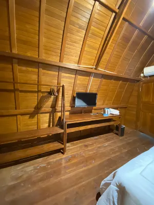 Pahawang Hill Hotel a 
