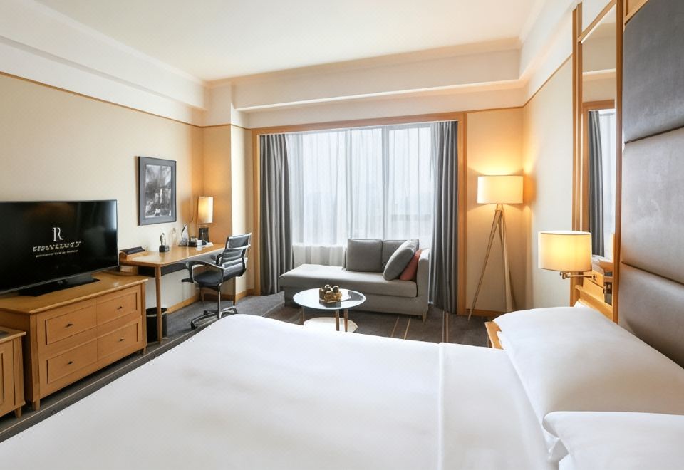 Renaissance Riverside Hotel SaigonDeluxe King Room with City View