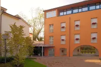 Bleis Hotel Отели в г. 