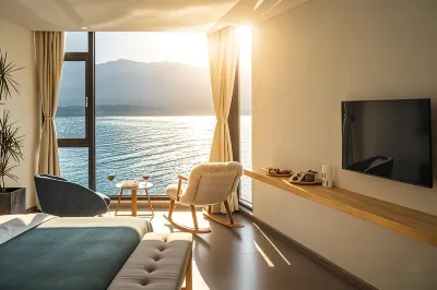 On the side of clear water, sunrise on the sea, waterfront and sea view vacation accommodation Ξενοδοχεία στην πόλη 