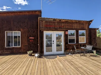 Calamity Jane's Hideaway 1-Bedroom, 1-Bath, Huge Deck, Close to Main Street Hotels in 
