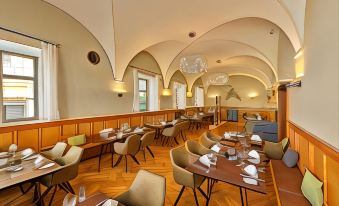 Lodner Hotel Drei Mohren - Housity