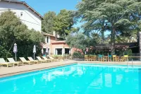Hotel Spa Cassis – Heated Pool & Parking