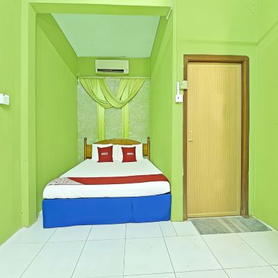 Bilik Katil Double Mewah Kupon OYO 90454 Haza Harmoni Guesthouse