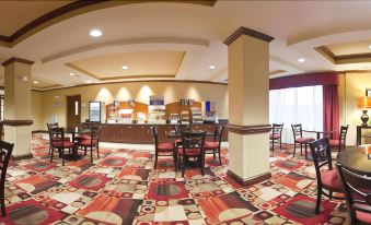 Holiday Inn Express & Suites Talladega