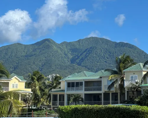 Bonita Blue - Beautiful 3 Bedroom 3 Bath Beachfront Property on Nevis Hoteles en Cliftons