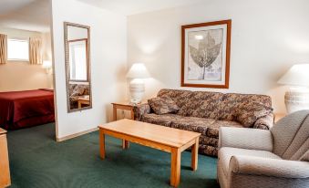 Quality Inn & Suites Bremerton Near Naval Shipyard