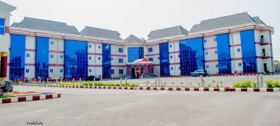 De Peace Hotel and Suites Ξενοδοχεία στην πόλη 