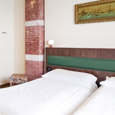 Private 3-bed Room – Shared Bathrooms Generator Venice Promo Code
