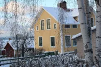 Character  2 bedroom ground floor unit in the heart of Gränna Hotels in 
