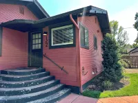 Cozy apartment in wonderful Bend with WiFi, AC