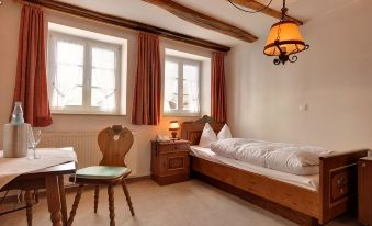 Hotel Schwalenberger Malkasten - Housity