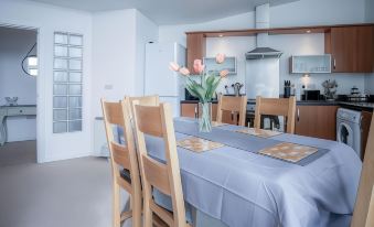 The Penthouse - 3 Bedroom Apartment - Llanelli