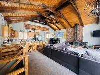 3-bedroom chalet in fabulous Bartlett, wonderful spot close to Storyland
