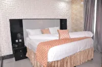 Quince Garden Hotel Отели в г. 