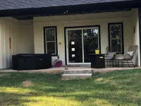 Hot Tub Paradise: Fire Pit - BBQ - Family/Couples