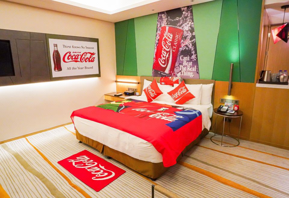Radisson Blu Shanghai Pudong JinqiaoCoca-Cola Themed Suite