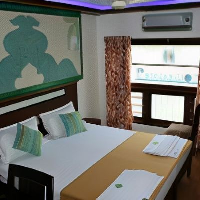 Deluxe Room in Houseboat-AC Time 9 Pm to 6 Am