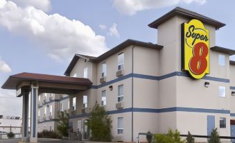 Super 8 by Wyndham Whitecourt