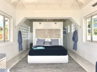 Waterfront 3-Bedroom Villa at Popular Chrishi Beach, Nevis with Everything! Hoteles en Cliftons