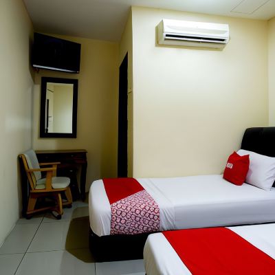 Bilik Deluxe Bertiga Kupon OYO 90160 Kl City Lodge Kuala Lumpur