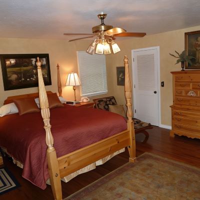Room, 1 Queen Bed, Private Bathroom (Big Mountain)