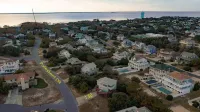Updated, cozy cottage in Duck – 4 bedrooms, in town & oceanside w/ views!