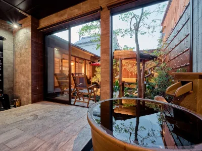 KONJAKUSO Nara Naramachi "MUSHIBUROYA" Sauna Villa Hôtels à : 