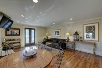 In-Town Luxury 2 Br Apartment - 205 S. 4th Street