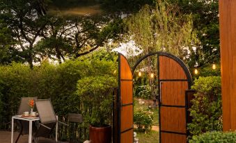 PaPa Q Suite Resort - Housity