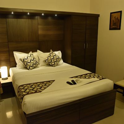 Deluxe Double Room with Disability Access-Non-Smoking