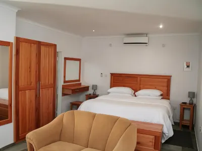Serowe Hotel Отели в г. 