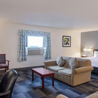 Premier King Room-Non-Smoking Norsemen Inn Promo Code