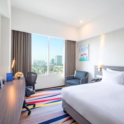 城景標準大床房 泗水中心智選假日酒店優惠