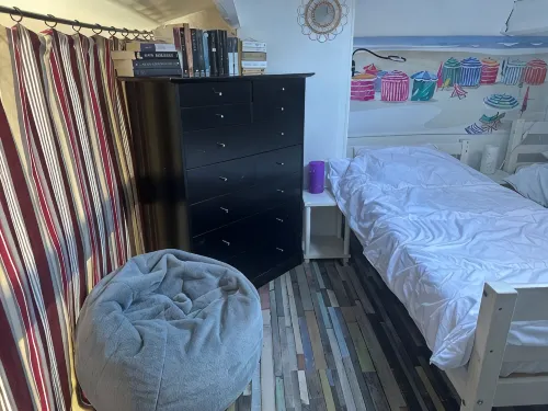 4-person air-conditioned apartment with direct beach access