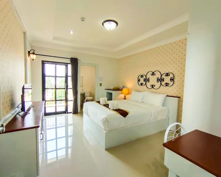 ห้องดีลักซ์ เตียงใหญ่ 1 เตียง