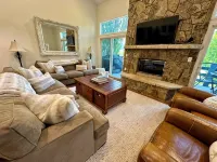 Mountain Chalet on Golf Course with Beautiful Views Hotele w: Eagle-Vail